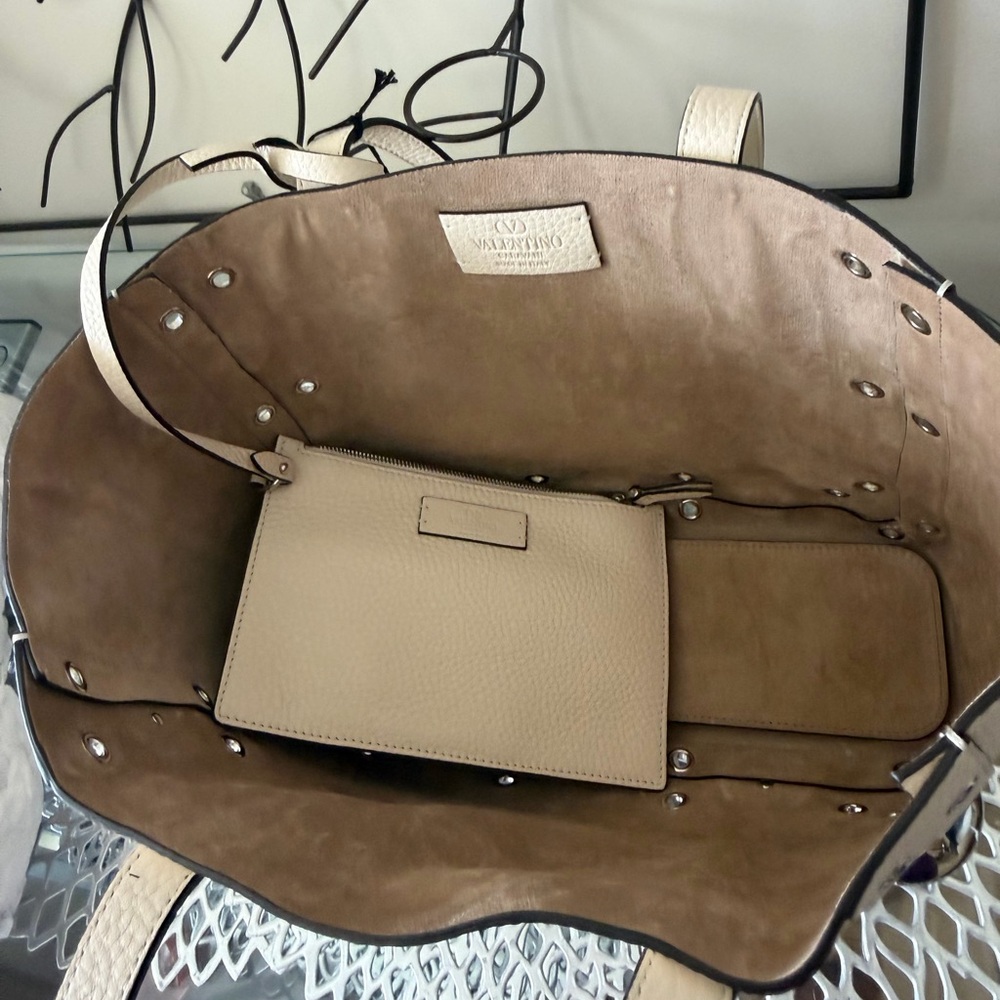 Valentino Garavani Nellcote Off White Leather Studded Tote with Pouch NWT - Picture 11 of 16